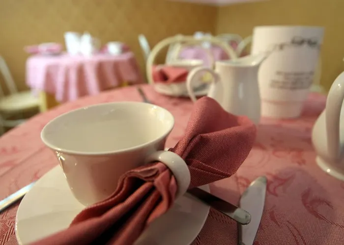 Bed & Breakfast Art Dreams